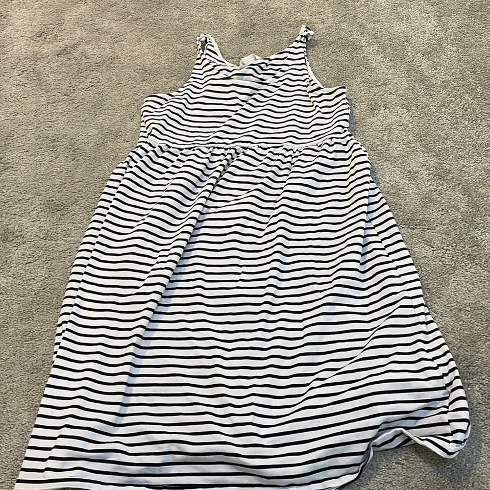 Cute H&M maternity dress - flexible for full pregnancy - no longer needed!